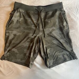 Lululemon THE Short, 9" Inseam, Size L, Variegated Mesh Camo Max Dark Olive